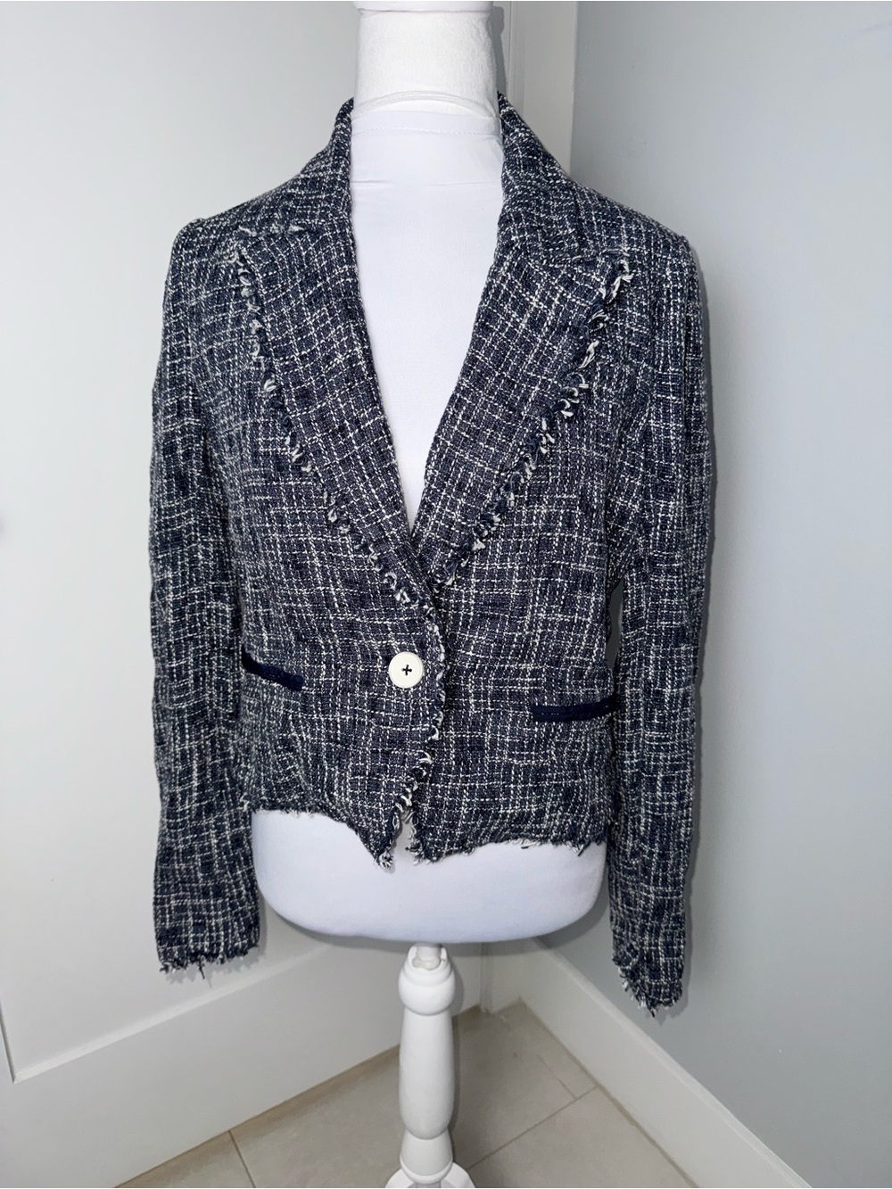 PAIGE Chelsee Puff-Sleeve Crop Blazer/Size Medium - Picture 3 of 10